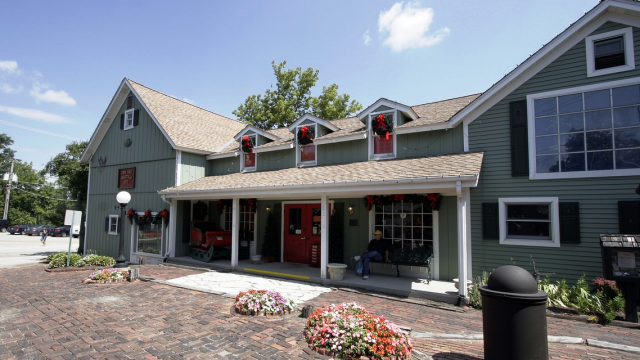 210 Robert Parker Coffin Road, Long Grove, IL 60047 210 Robert Parker Coffin Road is a mixed-use retail and office building available for lease in downtown Long Grove.