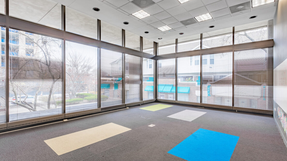 Imperial Realty - 8001 Lincoln Ave, Skokie, IL 60077 3