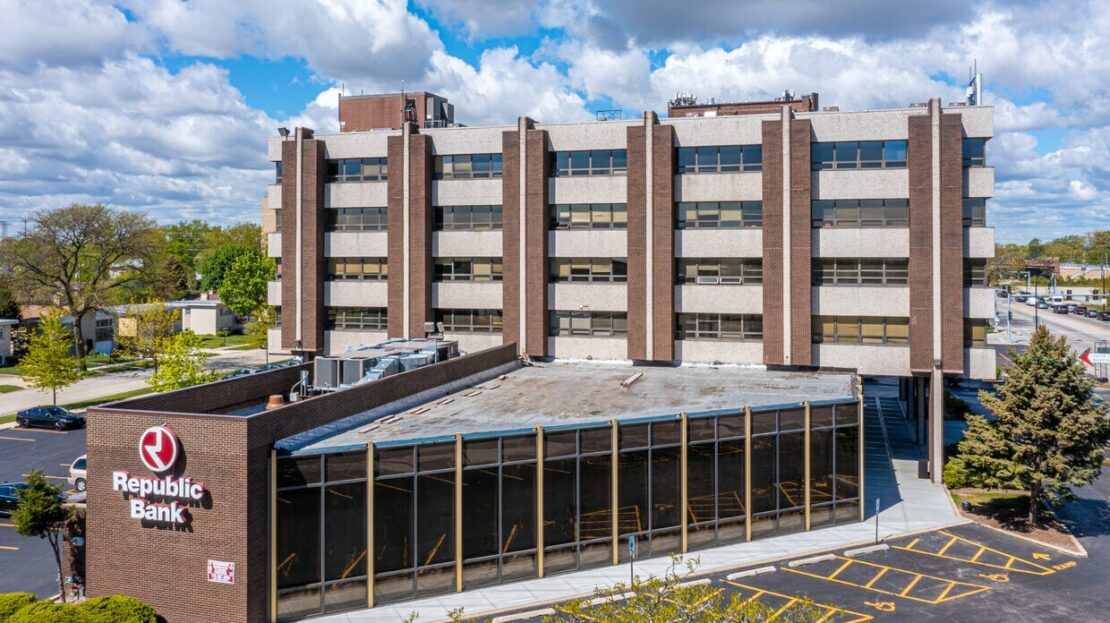 4433 Touhy