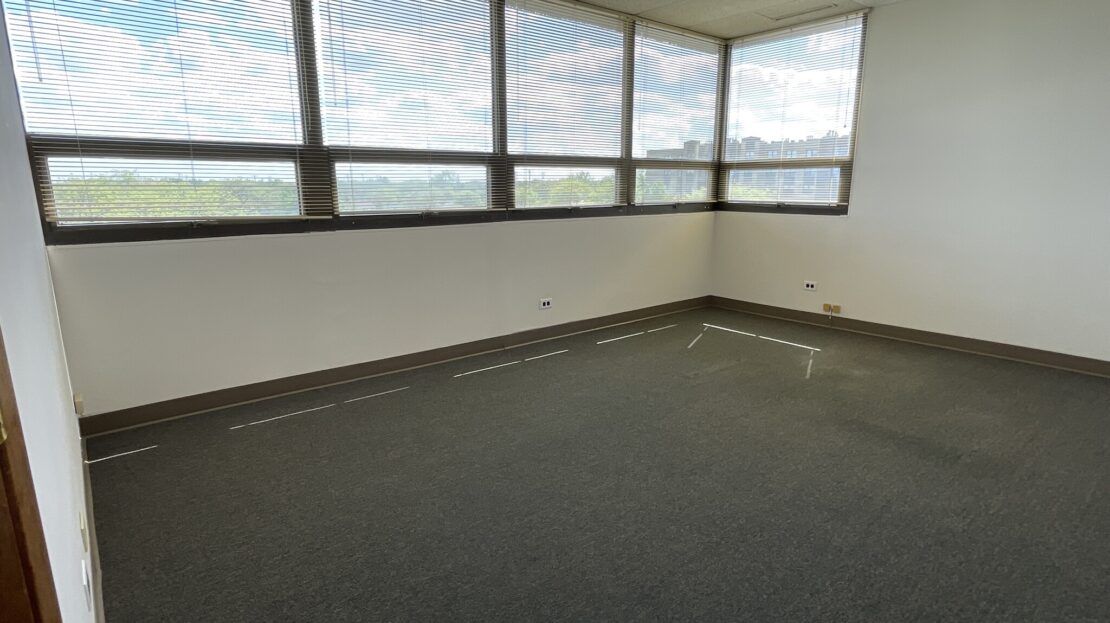 4433 Touhy
