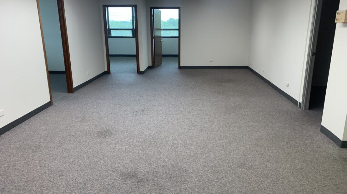 4433 Touhy