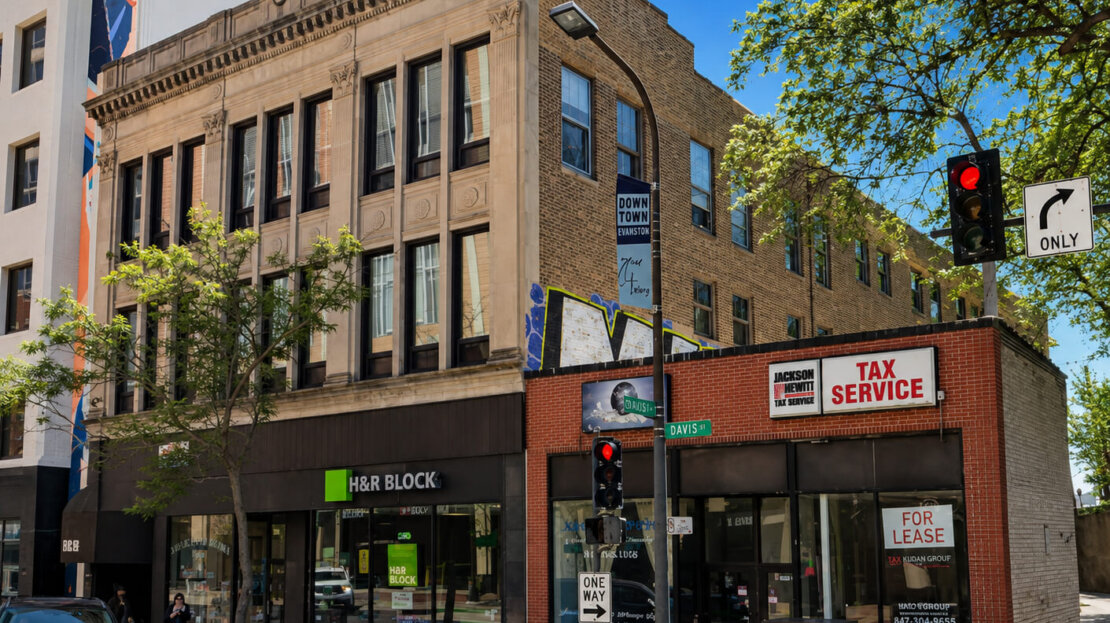 828 Davis