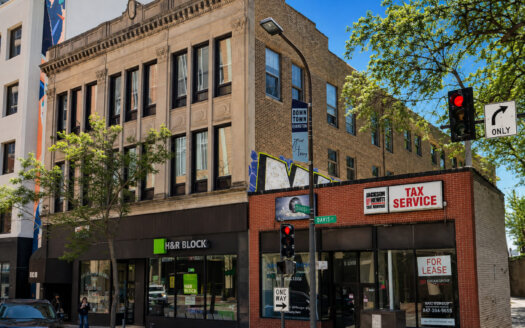 828 Davis St, Evanston, IL 60201