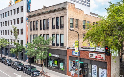 828 Davis St, Evanston, IL 60201